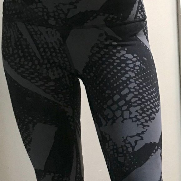 Lululemon sz 4 leggings - Picture 2 of 7